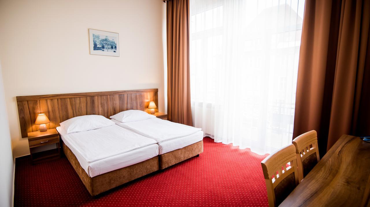 סלאופסק Hotel Piast מראה חיצוני תמונה