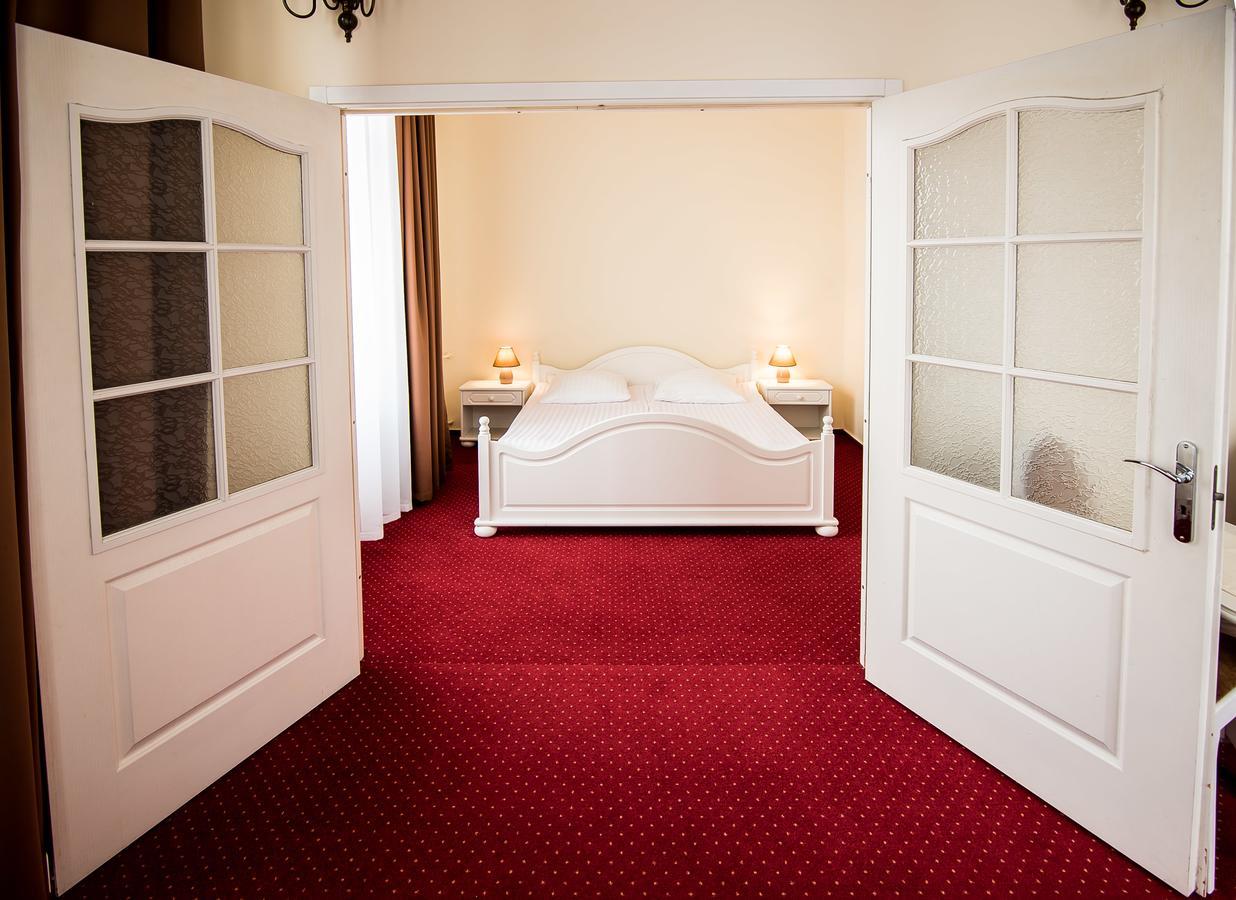 סלאופסק Hotel Piast מראה חיצוני תמונה