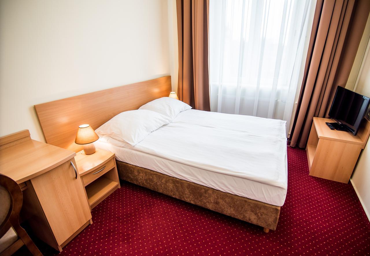 סלאופסק Hotel Piast מראה חיצוני תמונה